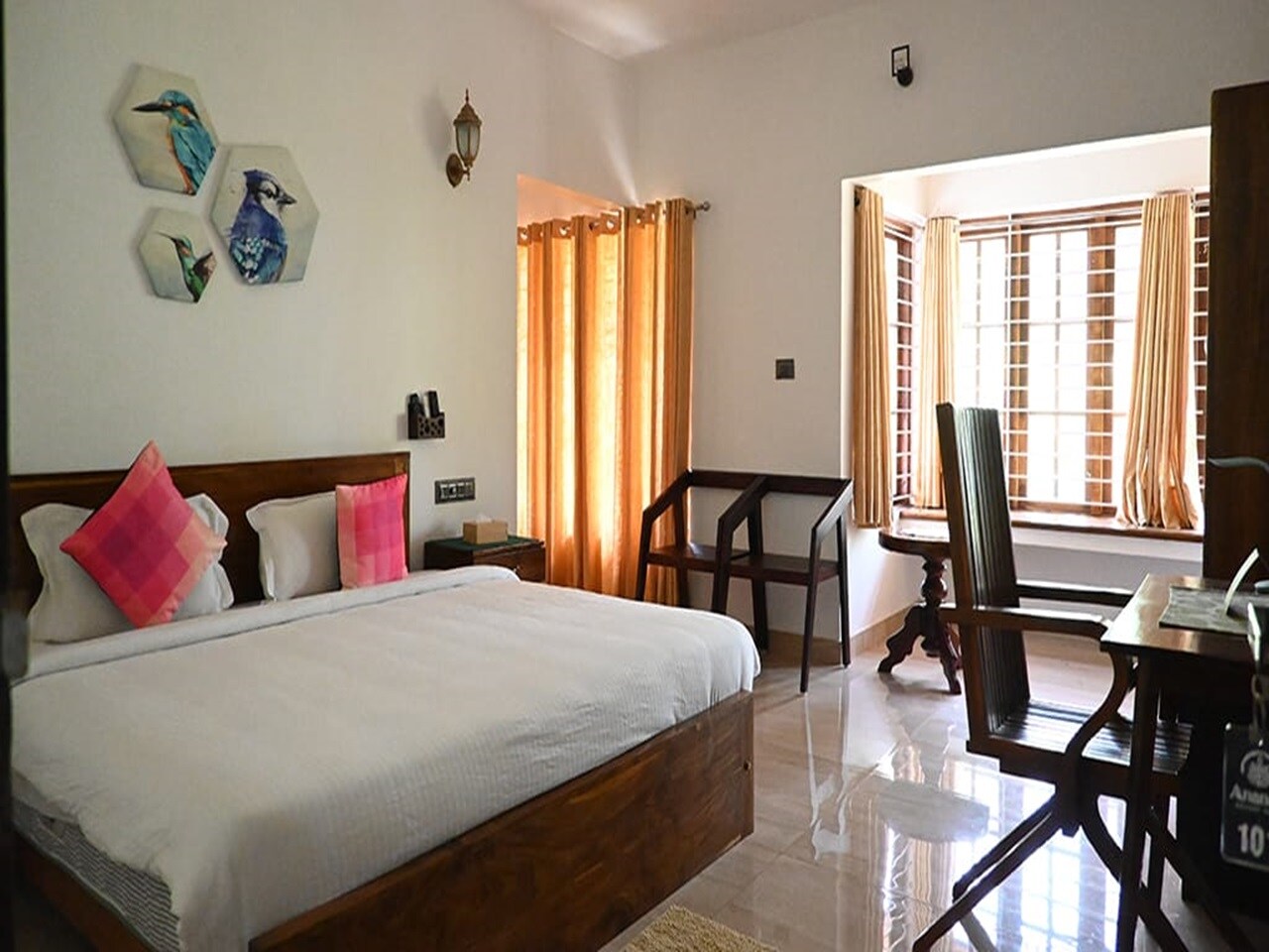 Ananda Homestay - Tap to explore photos