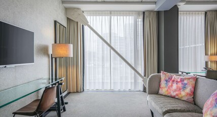 DoubleTree by Hilton Hotel Amsterdam - NDSM Wharf Room Type - QUEEN DELUXE ROOM