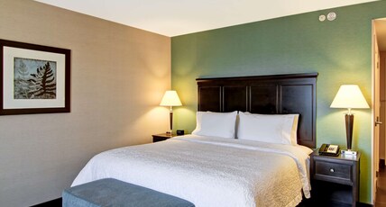 Hampton Inn by Hilton Toronto Airport Corporate Centre Room Type - 1 KING ACCESSIBLE NONSMOKI Hampton Inn by Hilton Toronto Airport Corporate Centre Room Type - 1 KING ACCESSIBLE NONSMOKI