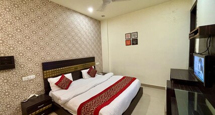 Hotel 9th Planet Room Type - Super Deluxe With free WiFi