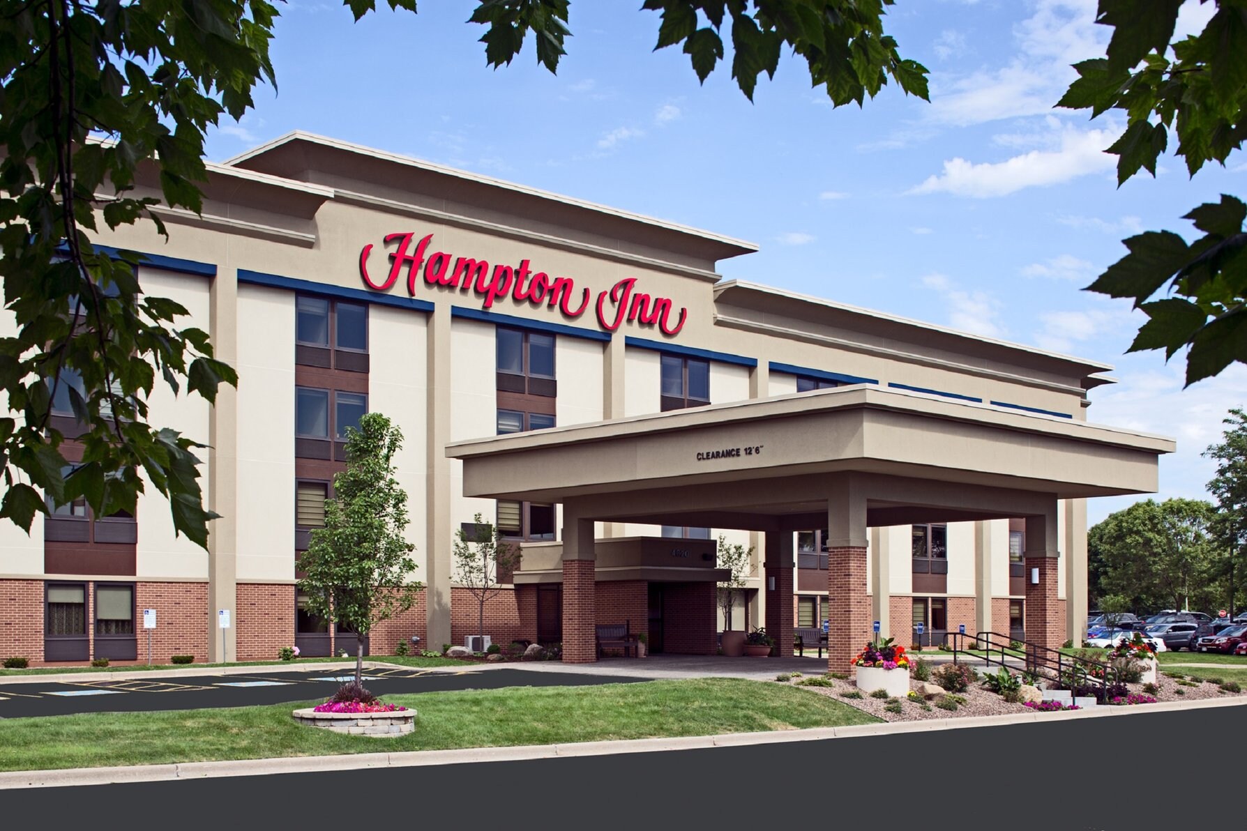 Hampton Inn by Hilton Madison East Towne Mall Area - Tap to explore photos