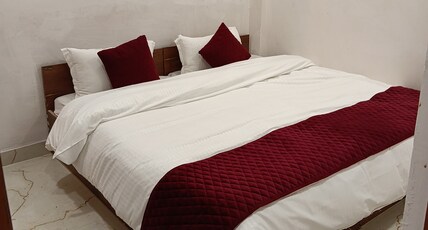 Madan Residency Amritsar, 750m from Golden Temple Room Type - Deluxe Double Bed