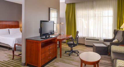 Hilton Garden Inn Yuma Pivot Point Room Type - 1 KING BED JR SUITE