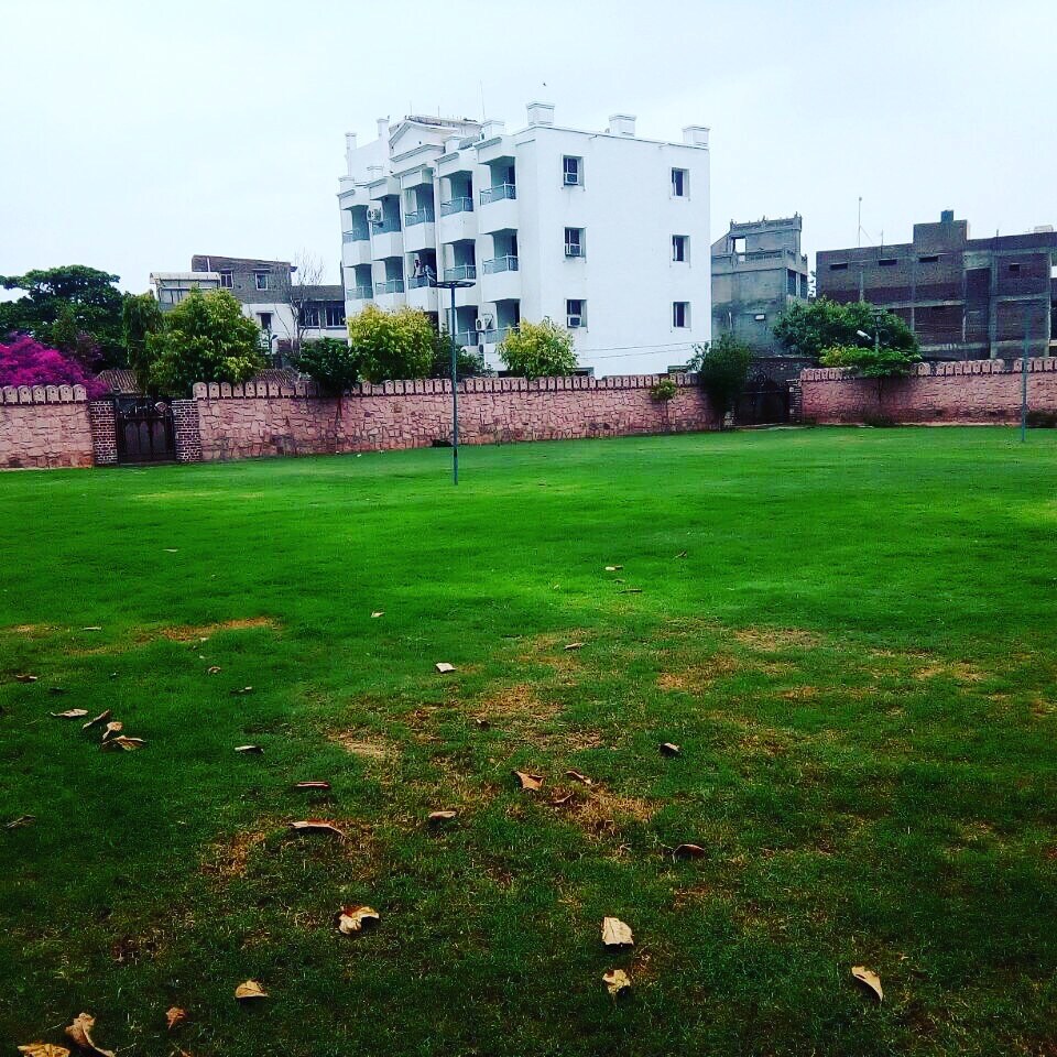Hotel Mansarovar Vatika - Tap to explore photos