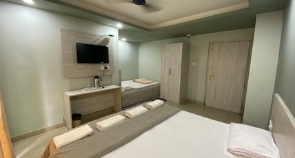 HOTEL GREENERY Room Type - Family Deluxe ( 4Bed Room)