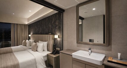 Colombo International Airport Hotel Room Type - Deluxe Twin Room