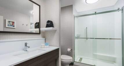Hampton Inn and Suites Inner Harbor Room Type - 2QN HEARING ACC STUDIO NS