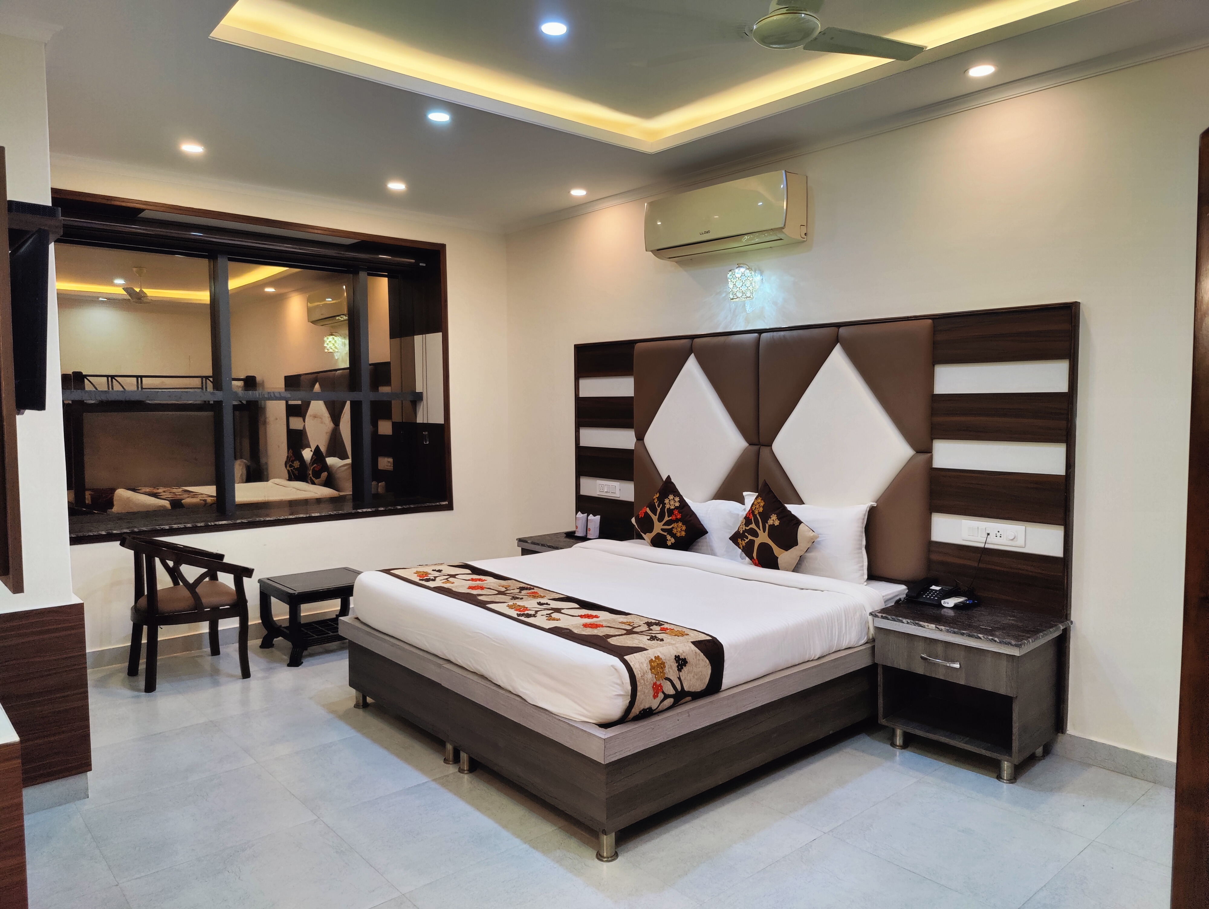 Mandi Heights - A Hotel with Restaurant & Bar - Tap to explore photos