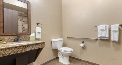 Best Western Plus Cimarron Hotel & Suites Room Type - 1 King Bed, Non-Smoking, Pillowtop Bed, 32-Inch Lcd Television, Microwave And Refrigerator, Full Bre
