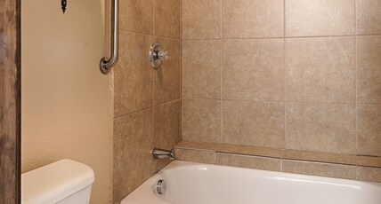 Best Western George West Executive Inn Room Type - 2 Queen Beds, Smoking Room, Downstairs, Microwave And Refrigerator, High Speed Internet Access, Full