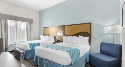 Best Western Plus Waller Hotel Room Type - Accessible - 2 Queen, Mobility Accessible, Bathtub, Non-Smoking, Full Breakfast