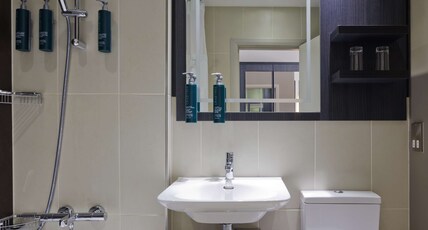 DoubleTree by Hilton Edinburgh City Centre Room Type - KING GUEST ROOM