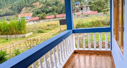 Accomoon River Side Cottages Room Type - Double bed deluxe room with balcony/ hills view