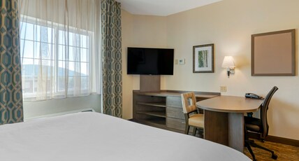 Candlewood Suites READING, an IHG hotel Room Type - 1 Queen Bed Studio Suite Comm Access Tub