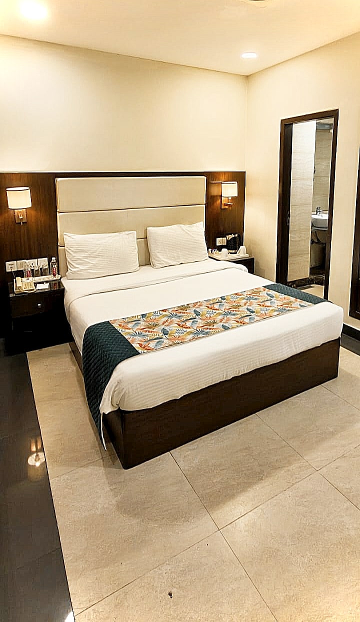 Hotel DS Clarks Inn Gurgaon - Tap to explore photos