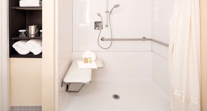 DoubleTree by Hilton Denver Tech Center Room Type - 1 KG HEARING ROLLIN SHOWER