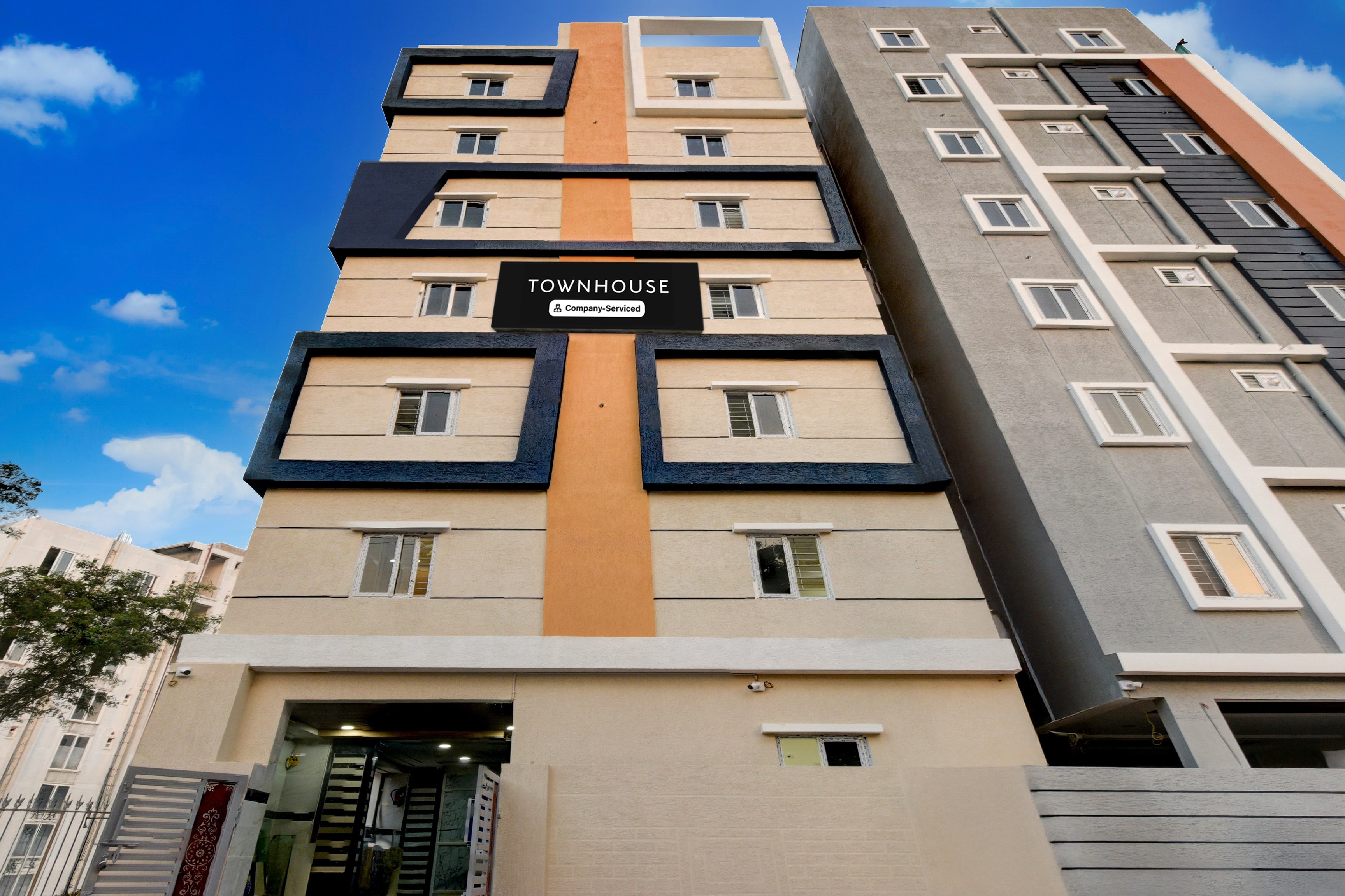 Super Townhouse Financial District Circle Hyderabad - Tap to explore photos