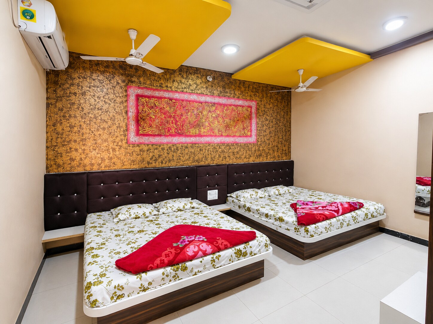 Hotel Rewa - Tap to explore photos