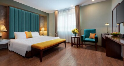 Skylark Hotel Room Type - Premier Double or Twin Room with window