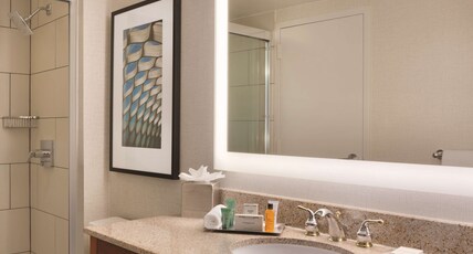 Hilton Chicago/Magnificent Mile Suites Room Type - 2 DBL BEDS 1 BEDROOM SUITE