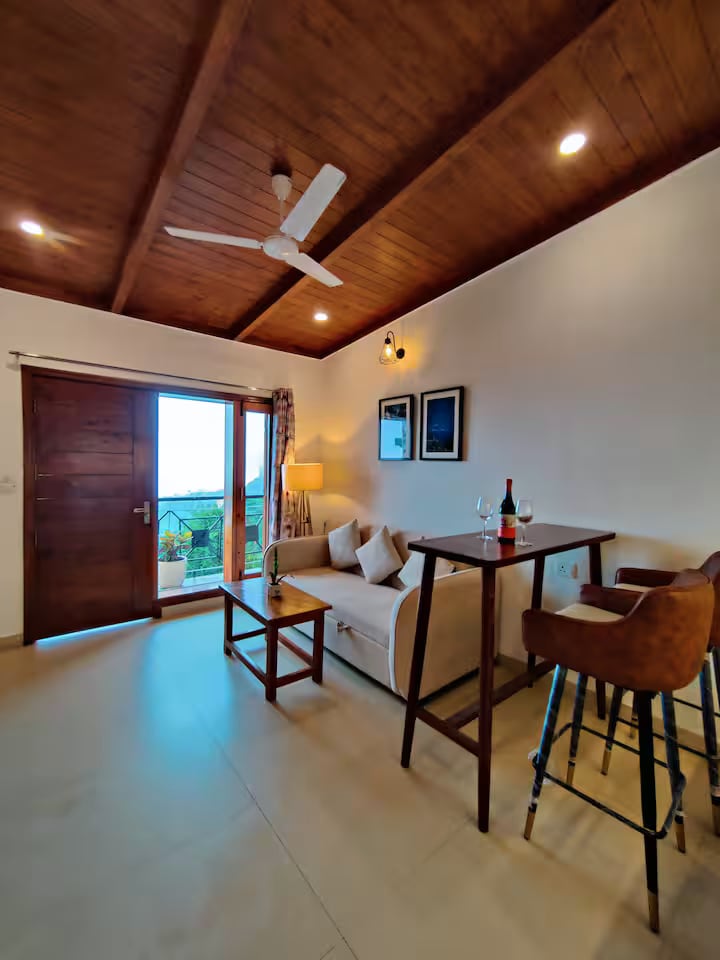 Aster 1 BHK | 1 Km from Mall Road - Tap to explore photos
