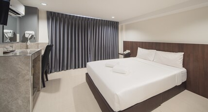 Grand Alpine Hotel Room Type - Premium Room King Bed