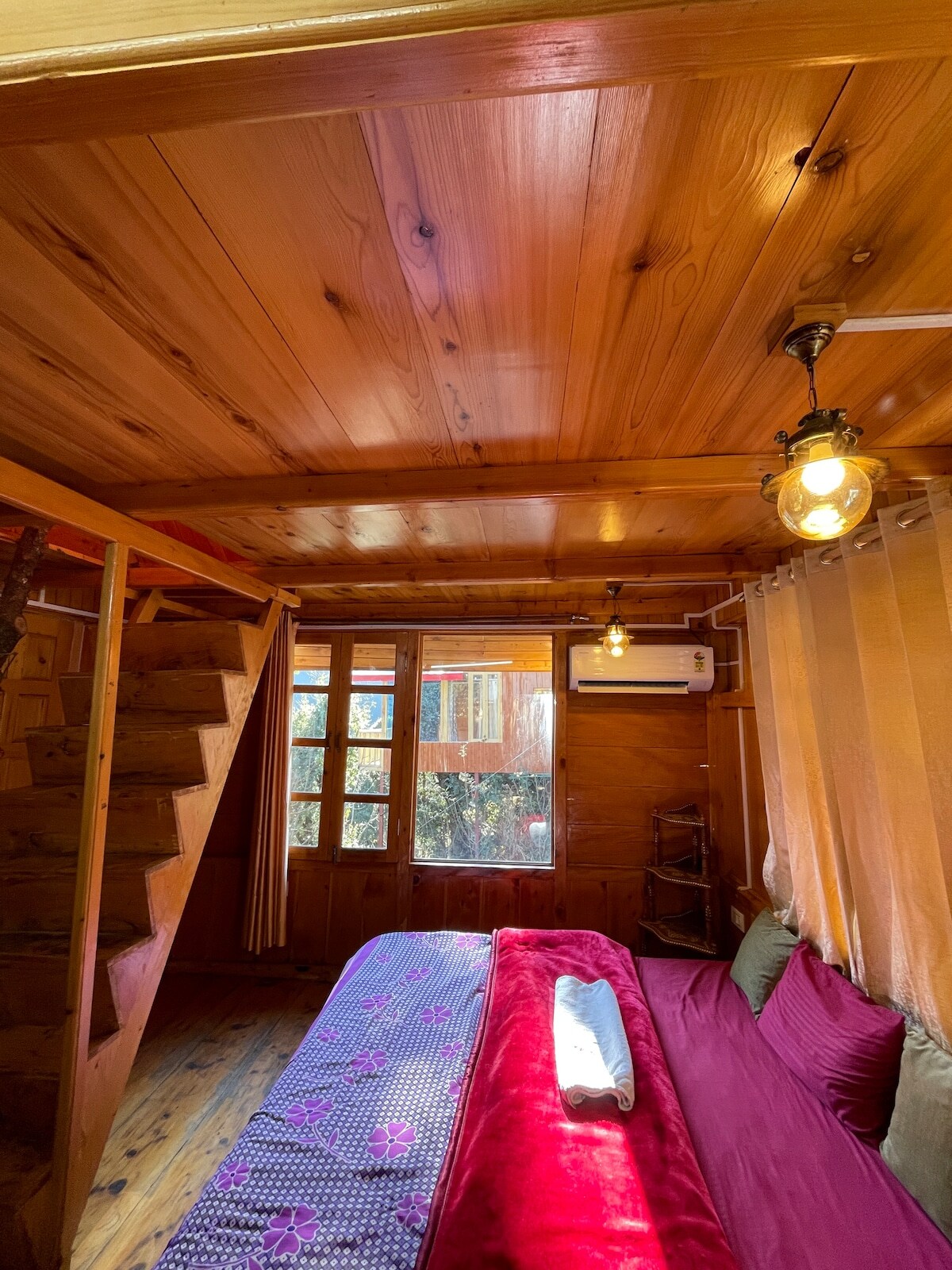 Majestic Heights Duplex Treehouse - Tap to explore photos