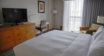 Doubletree by Hilton Helena Downtown Room Type - 1 KING BED ACCESS BATHTUB
