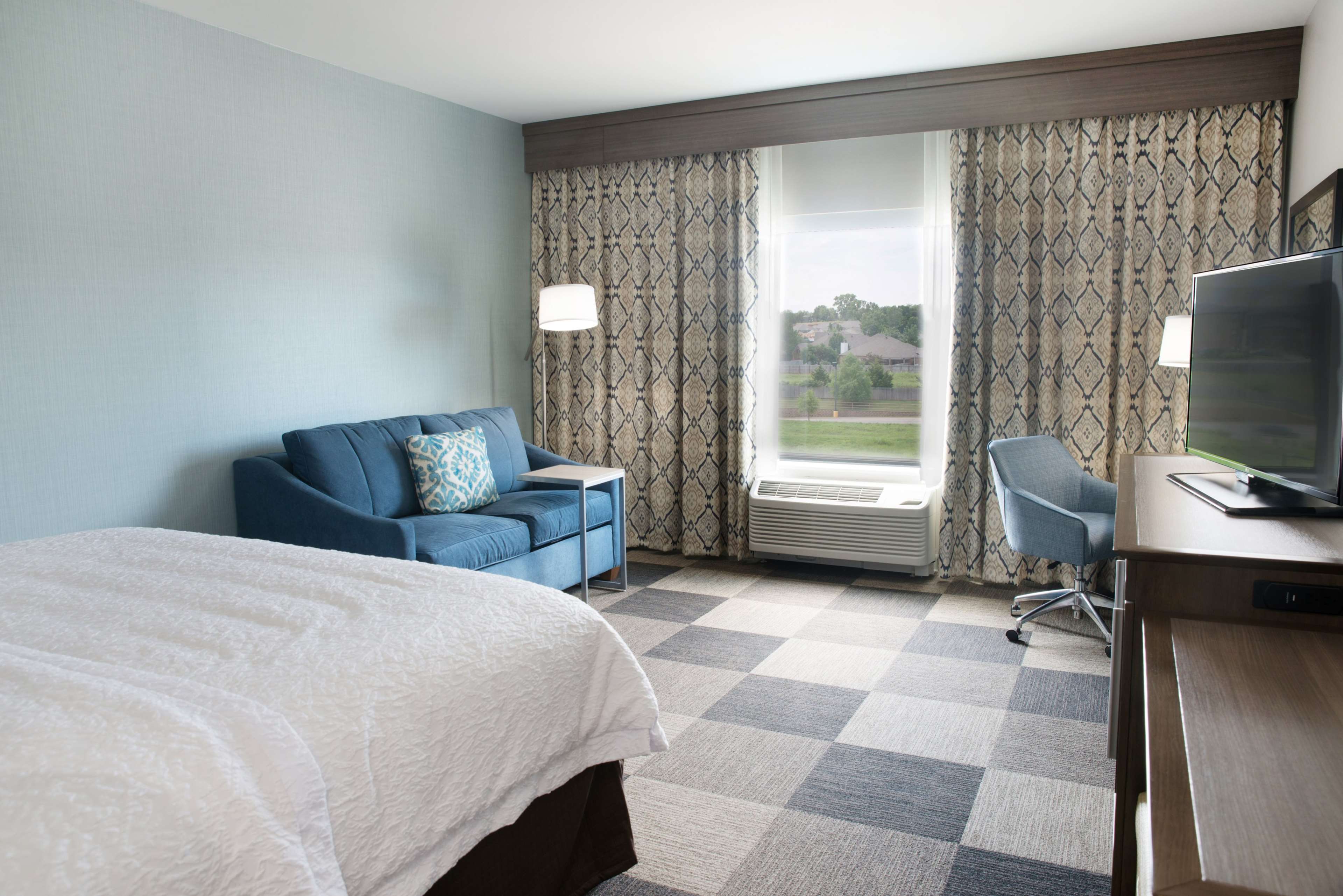 Hampton Inn & Suites by Hilton Stillwater West - Tap to explore photos