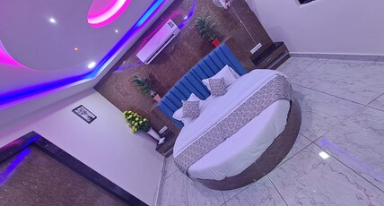 Hotel Lake Palace By G L Group Room Type - Deluxe Ac Room