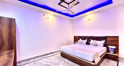 SHRI SARJU PALACE Room Type - deluxe room
