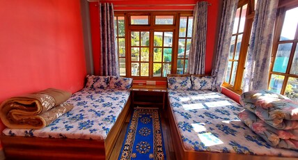 Shaguns Homestay by Retrea8stay Room Type - Derjeeling Hill View Delux