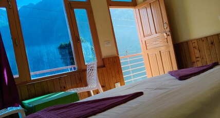 Echo hill home stay jibhi Room Type - Deluxe Room