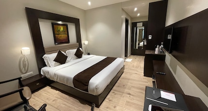 Hotel Virgo Sumeru Room Type - Premier King Bed Room