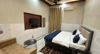 Taran Bliss Home Stay Room Type - Deluxe Double Room (2 Adults + 1 Child)