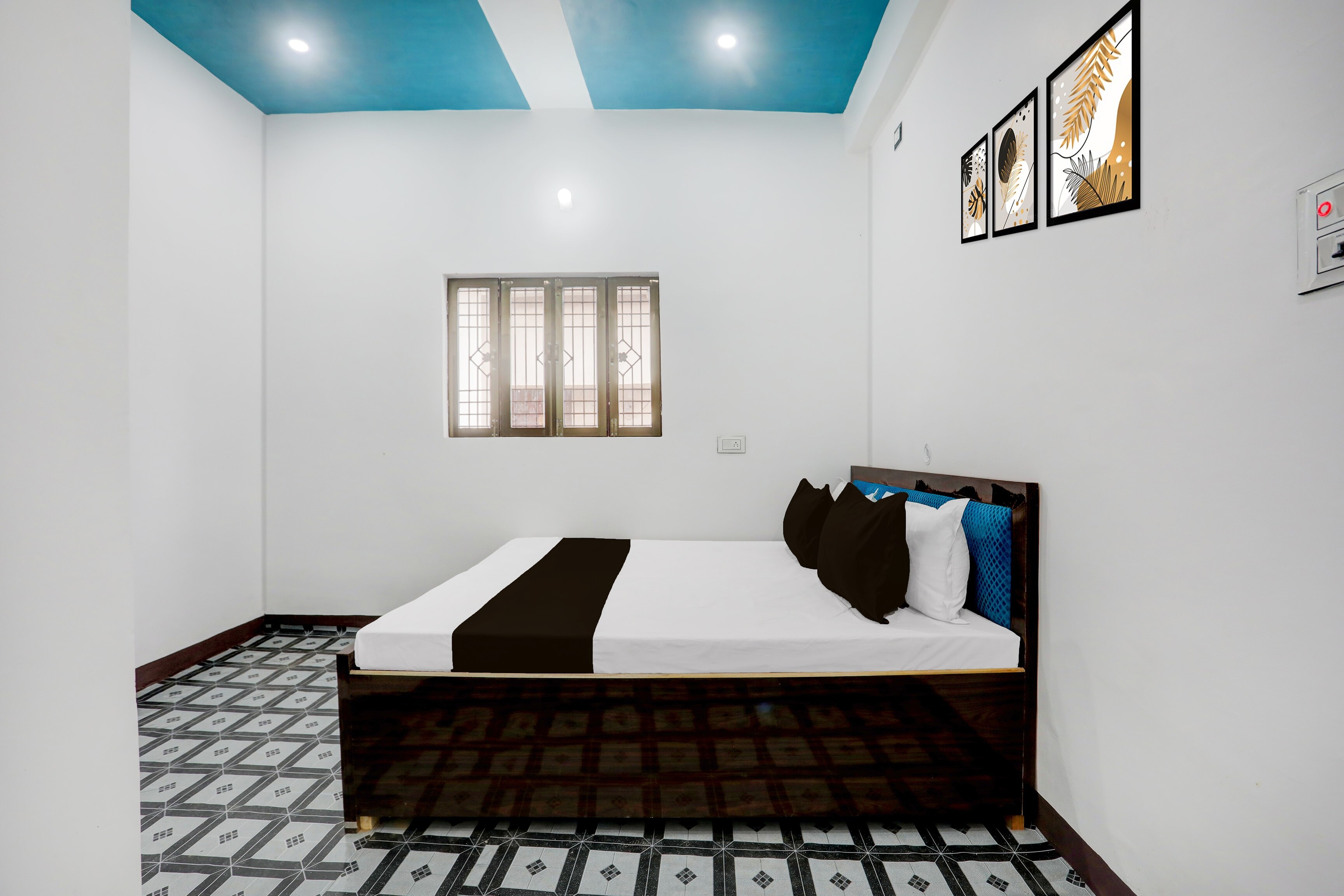 SPOT ON by OYO Ajay Hotel Phulpur Railway station - Tap to explore photos