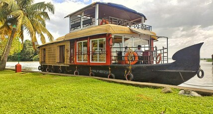 Olala Cruises Room Type - 2 Bedroom Private Deluxe Houseboat