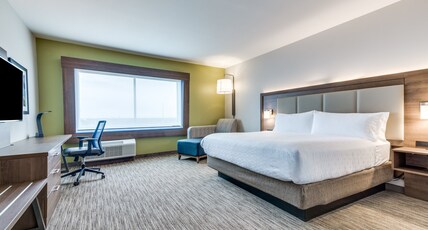 Holiday Inn Express and Suites Denton South Room Type - 1 King Standard Mobility Accessible Tub Holiday Inn Express and Suites Denton South Room Type - 1 King Standard Mobility Accessible Tub
