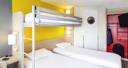 Greet Hotel Angouleme Room Type - Economy Room with 2 single beds + 1 bunk bed Greet Hotel Angouleme Room Type - Economy Room with 2 single beds + 1 bunk bed