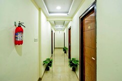 Hotel O Amster Inn
