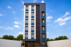 Hotel Mauli Lodging