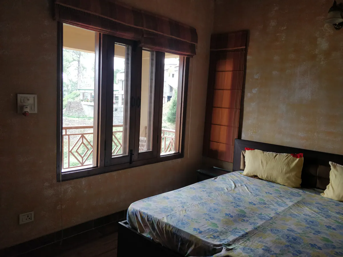 Cottage with excellent mountain view in ranikhet - Tap to explore photos