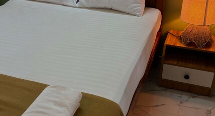 Laya Balita : South Cliff Villa Stay Room Type - Queen Room