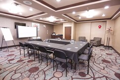 Holiday Inn Express & Suites VERNON