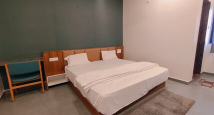 Hotel New Samadhan Palace Room Type - Deluxe Room