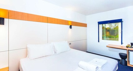 ibis budget Casula Liverpool Room Type - Standard Room with 1 Queen Bed