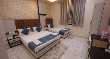 RADHEY KRISHNA PAYING GUEST HOUSE Room Type - Deluxe Triple Room