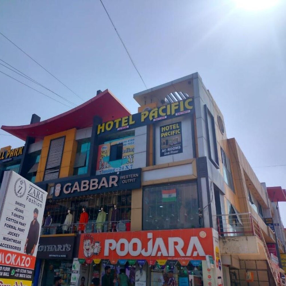 HOTEL PACIFIC - Tap to explore photos