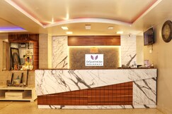 De Santhosh Residency