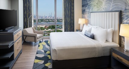 Hotel Indigo Flushing Room Type - 1 King Standard Manhattan View